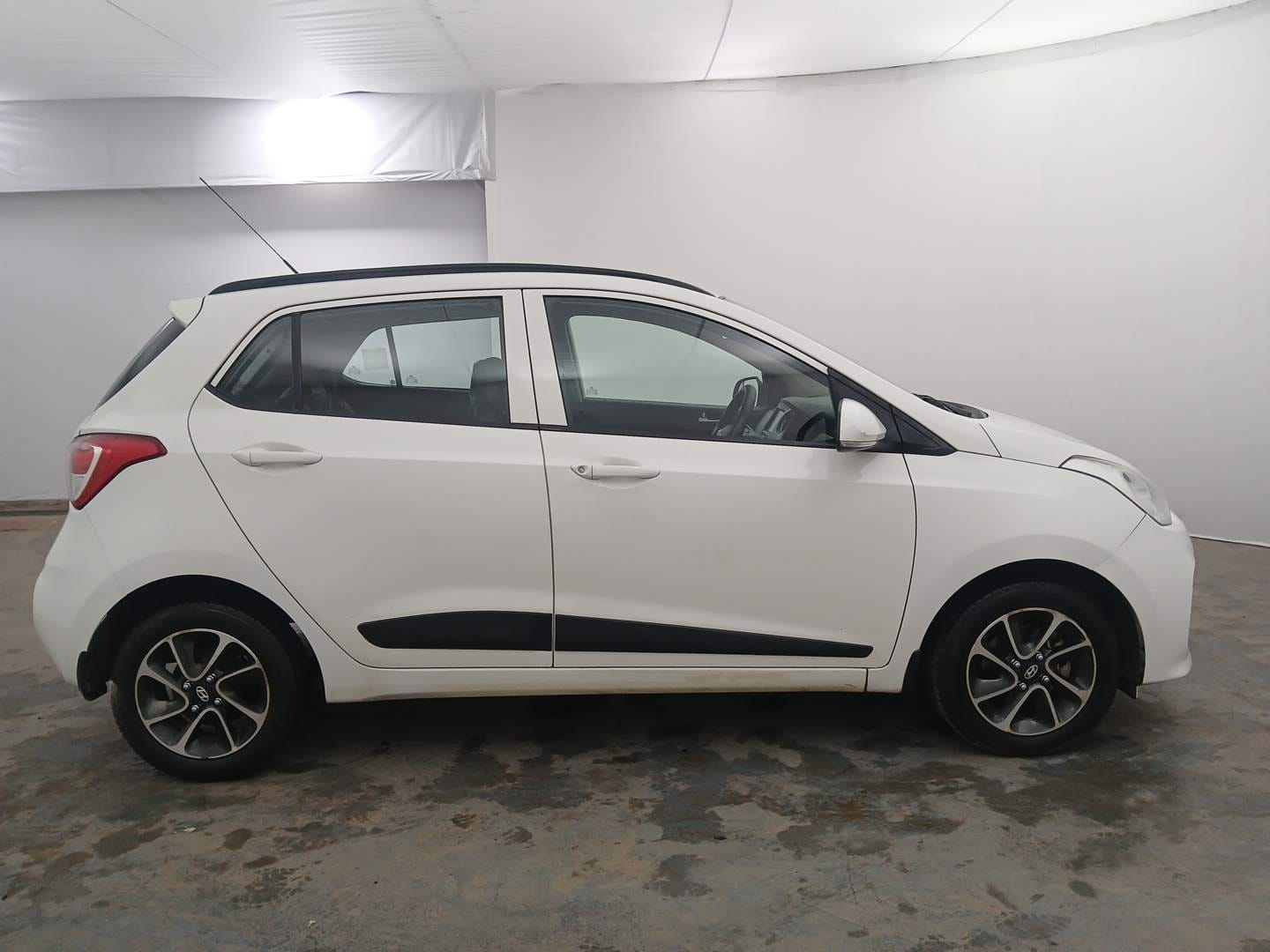 View 2017 Hyundai Grand i10 1.2 Sportz Petrol AT Image 6 Used 2017 Hyundai Grand i10 1.2 Sportz Petrol AT Image 6