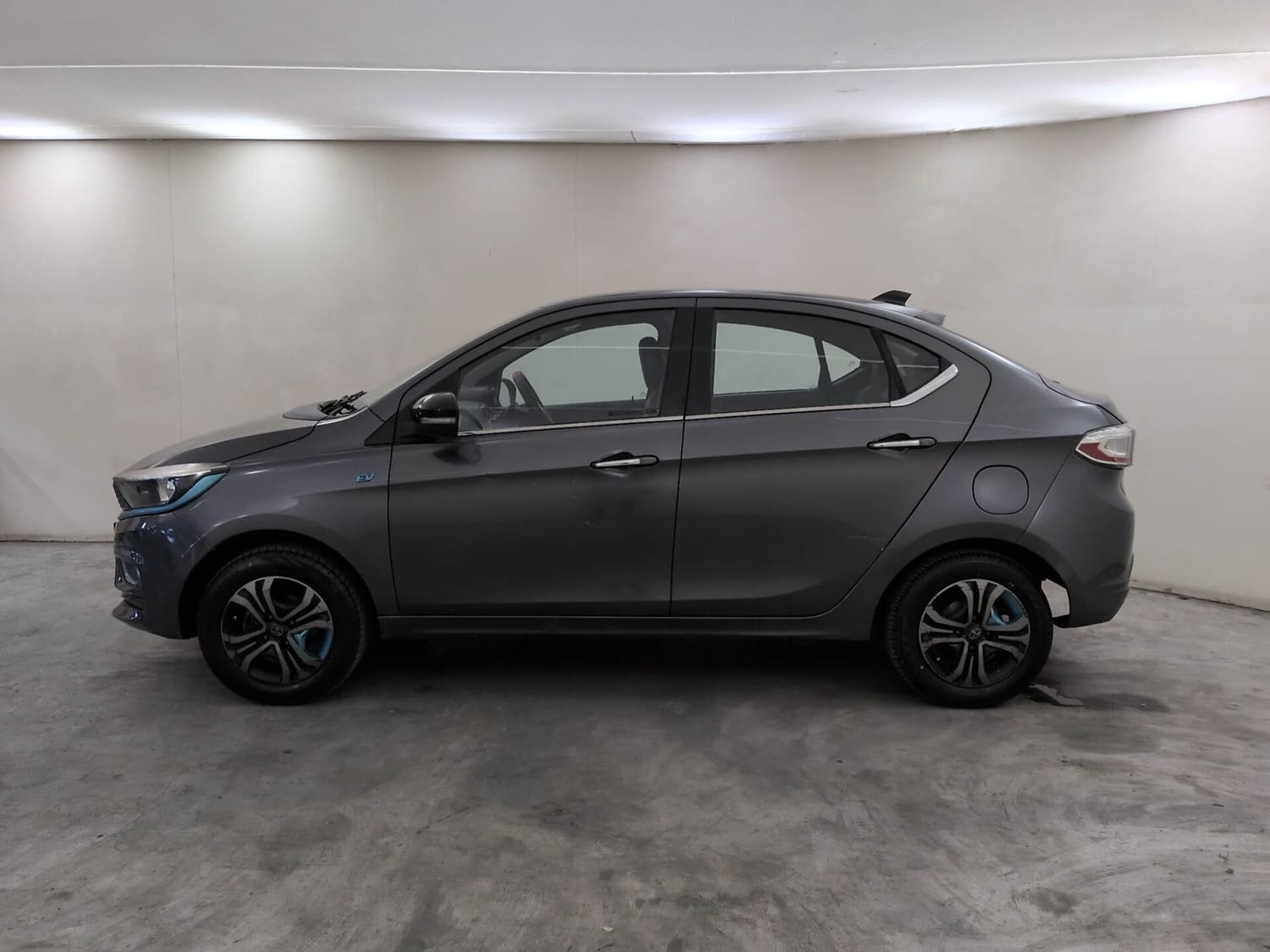 View 2022 Tata Tigor EV XZ Plus Image 2 Used 2022 Tata Tigor EV XZ Plus Image 2