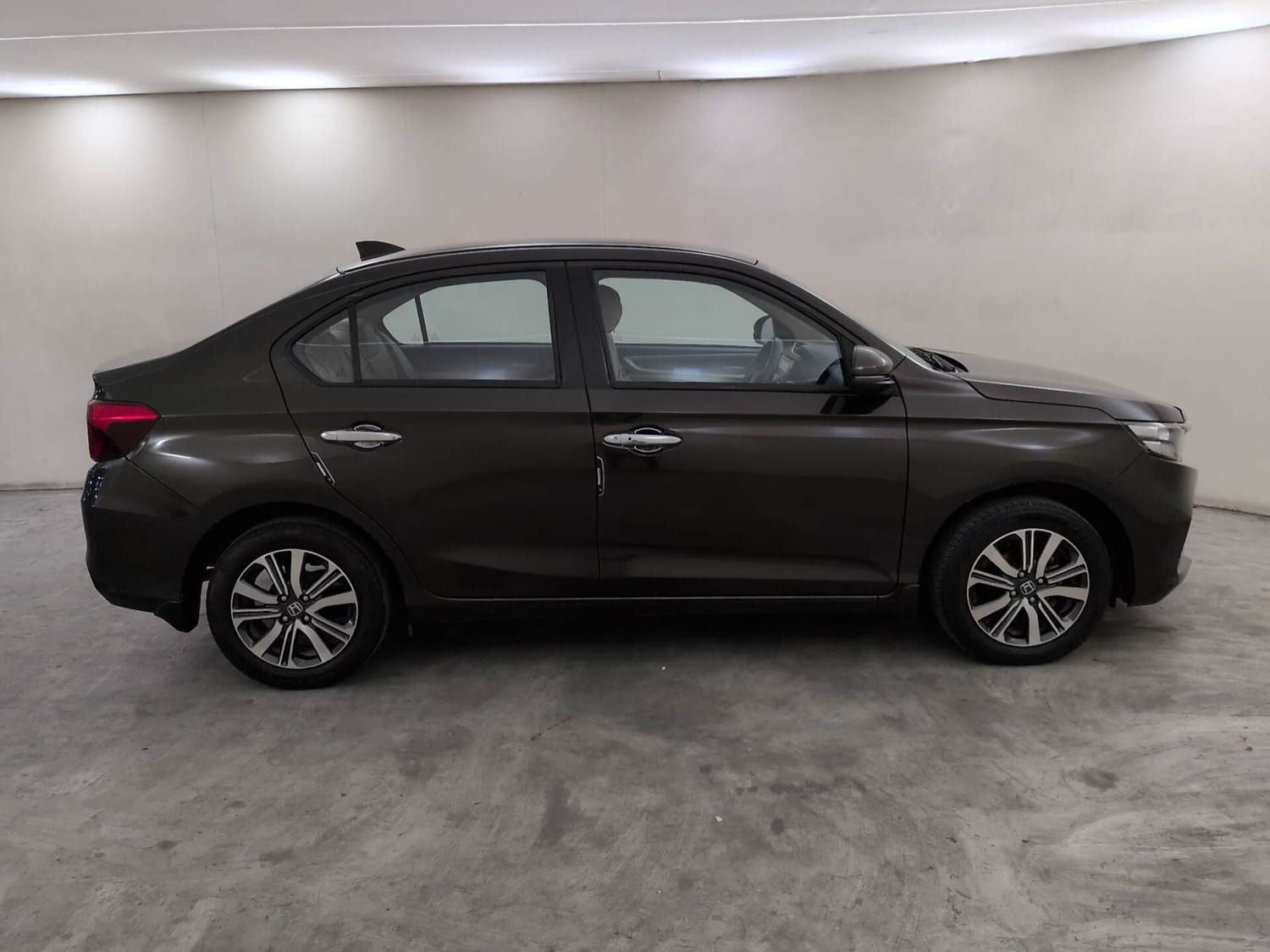 View 2022 Honda Amaze VX CVT Petrol BS IV Image 6 Used 2022 Honda Amaze VX CVT Petrol BS IV Image 6