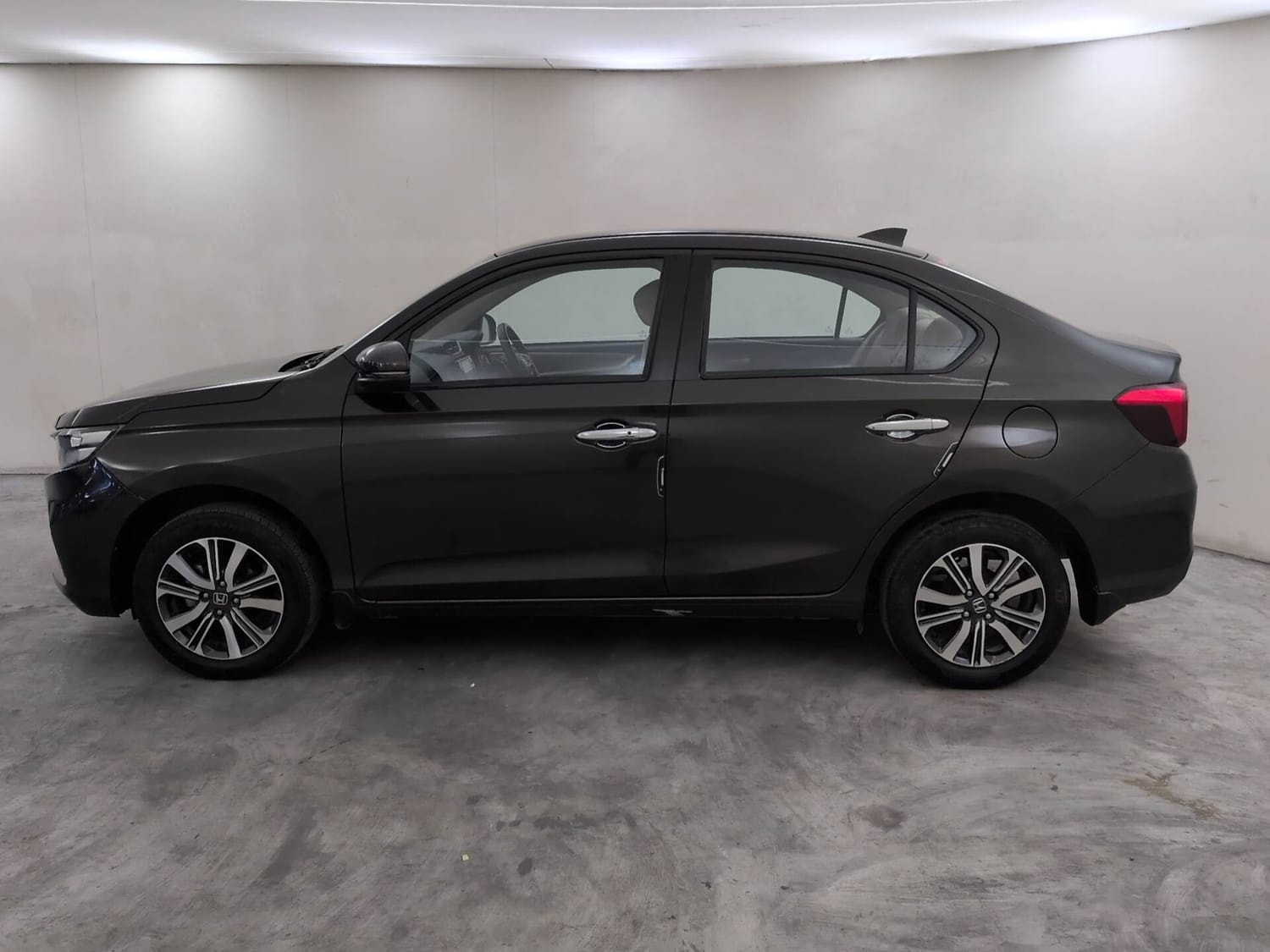 View 2022 Honda Amaze VX CVT Petrol BS IV Image 2 Used 2022 Honda Amaze VX CVT Petrol BS IV Image 2