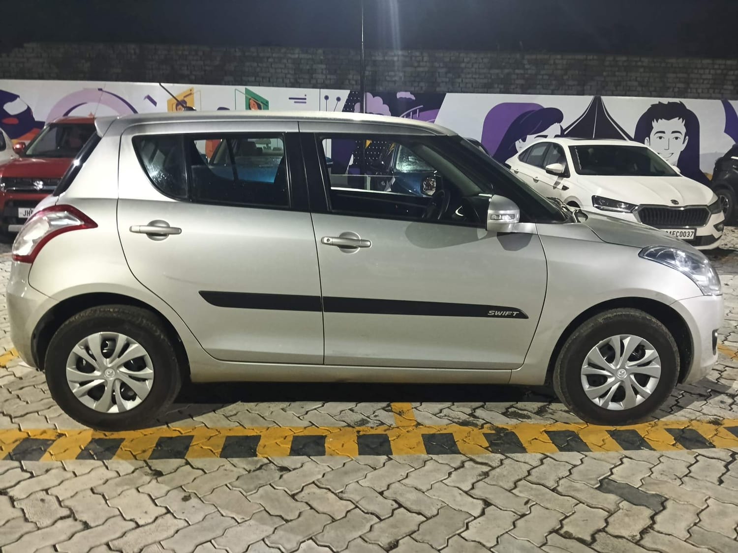 View 2012 Maruti Suzuki Swift VXI Image 6 Used 2012 Maruti Suzuki Swift VXI Image 6