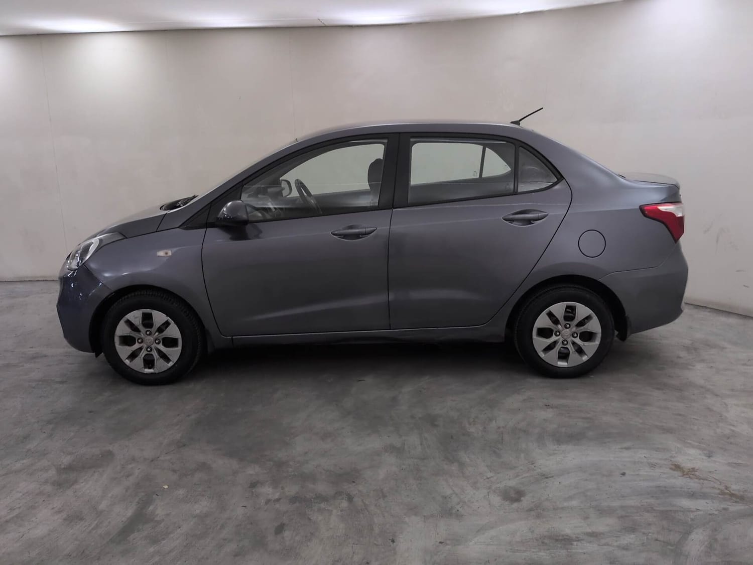View 2018 Hyundai Xcent S AT Petrol Image 2 Used 2018 Hyundai Xcent S AT Petrol Image 2