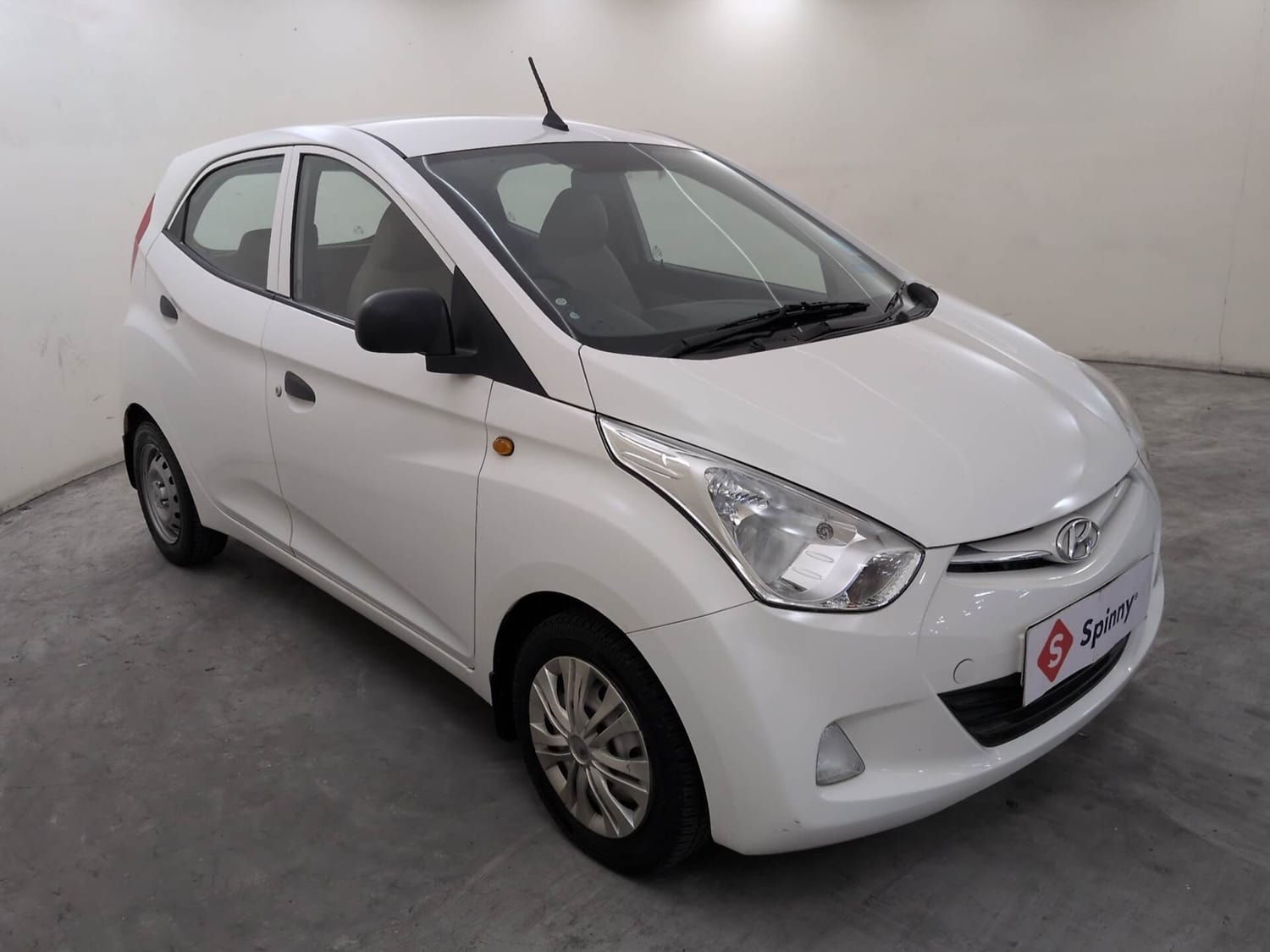 View 2018 Hyundai EON Era Plus Image 7 Used 2018 Hyundai EON Era Plus Image 7
