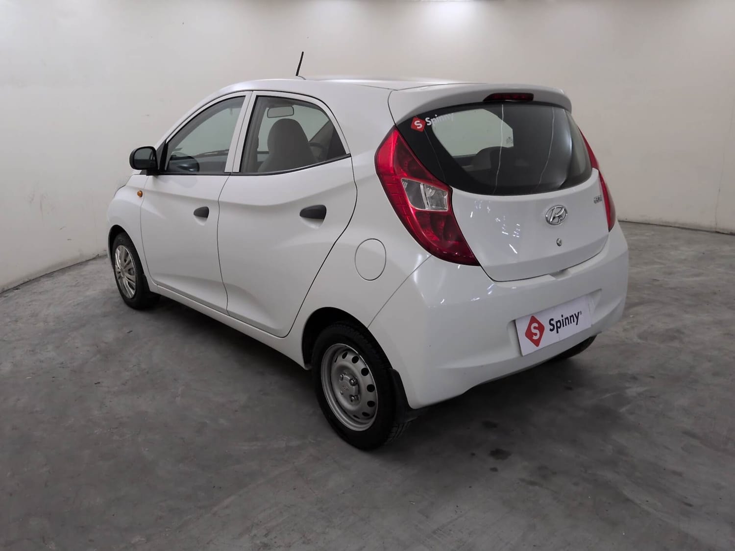 View 2018 Hyundai EON Era Plus Image 3 Used 2018 Hyundai EON Era Plus Image 3