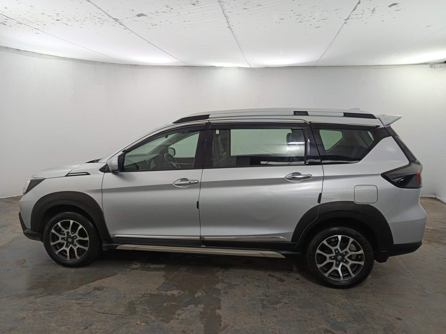 View 2023 Maruti Suzuki XL6 Alpha Plus AT Image 2 Used 2023 Maruti Suzuki XL6 Alpha Plus AT Image 2