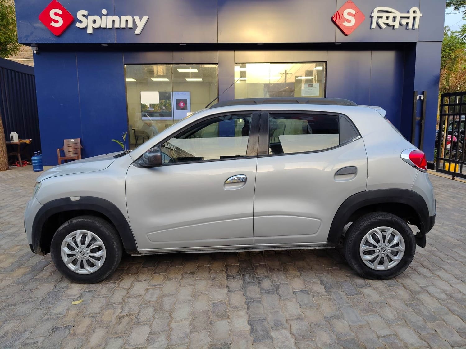View 2017 Renault Kwid RXT 1.0 (O) BS IV Image 2 Used 2017 Renault Kwid RXT 1.0 (O) BS IV Image 2