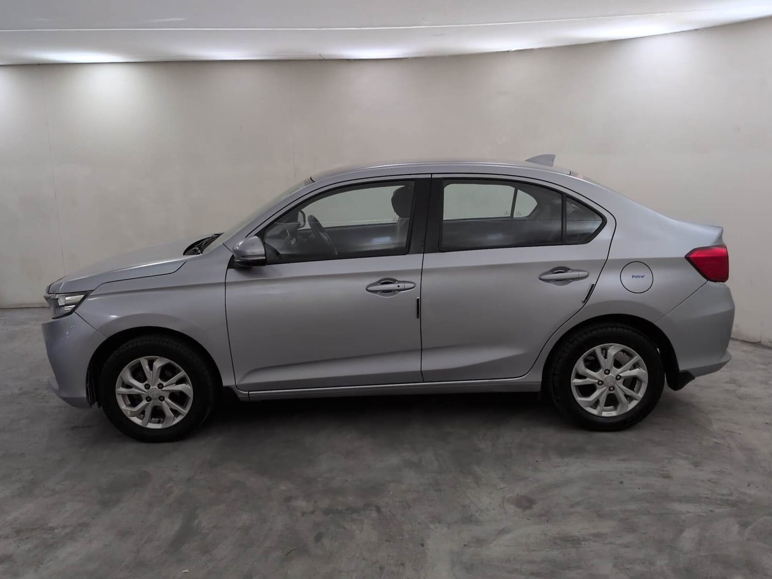 View 2019 Honda Amaze VX MT Petrol Image 2 Used 2019 Honda Amaze VX MT Petrol Image 2