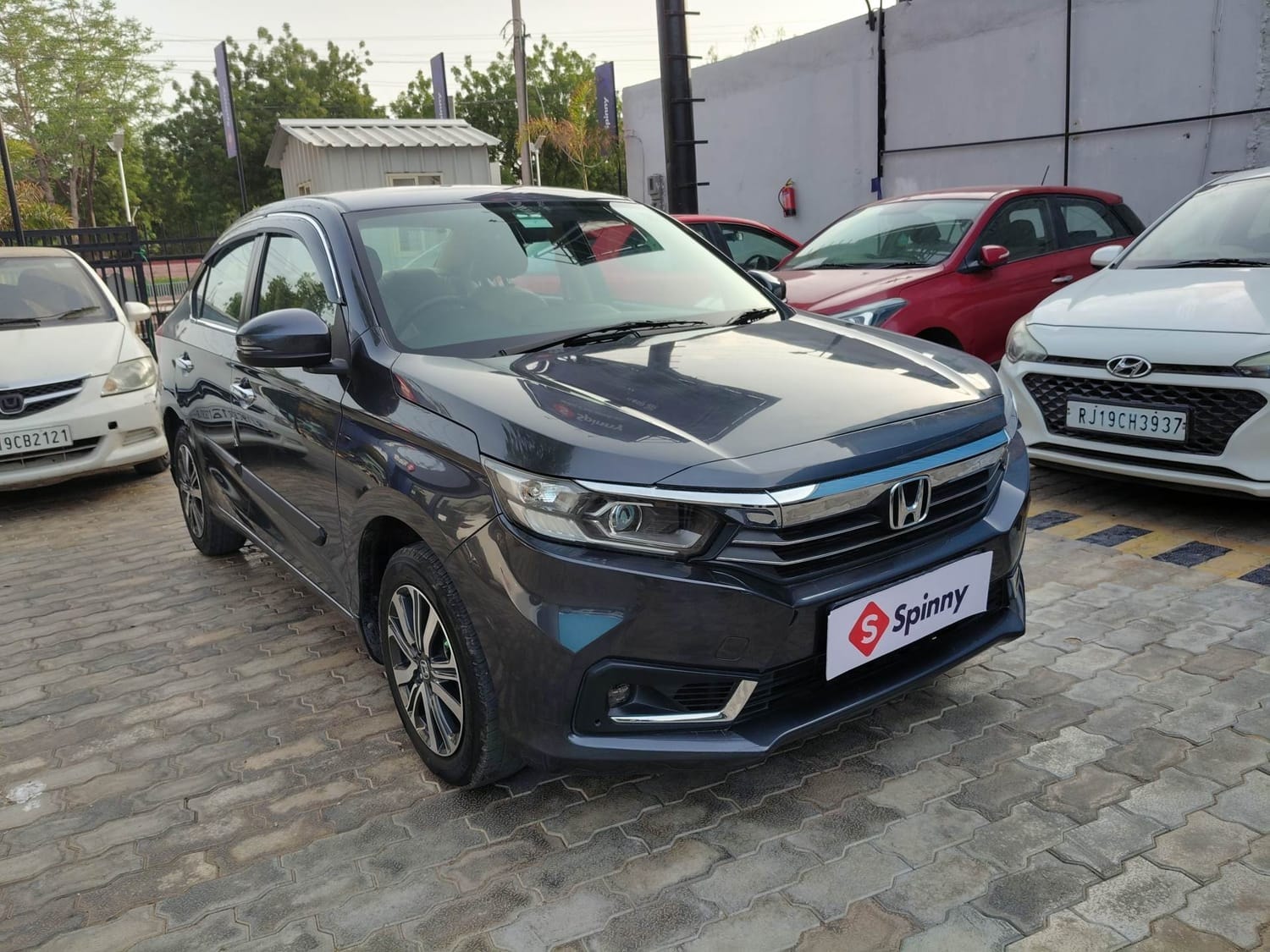 View 2023 Honda Amaze VX CVT Petrol BS IV Image 7 Used 2023 Honda Amaze VX CVT Petrol BS IV Image 7