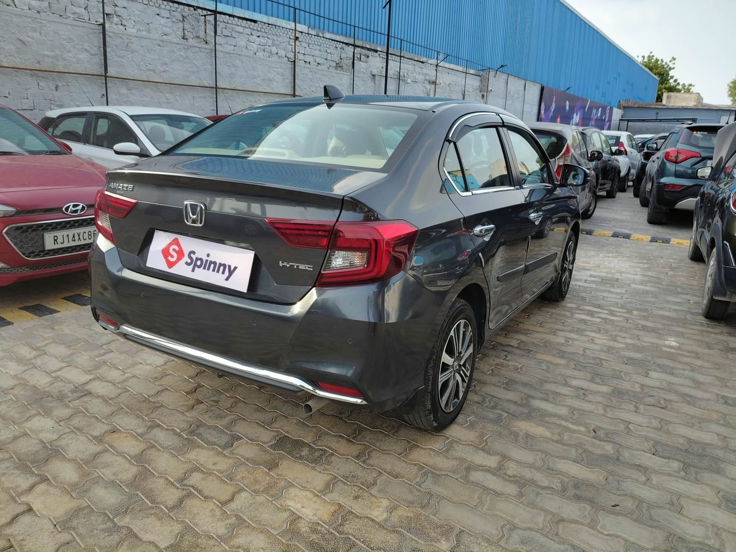 View 2023 Honda Amaze VX CVT Petrol BS IV Image 5 Used 2023 Honda Amaze VX CVT Petrol BS IV Image 5
