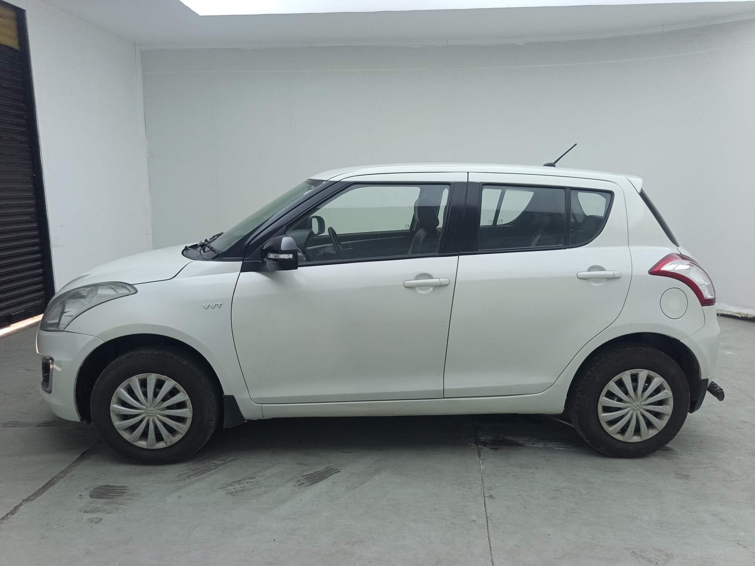 View 2016 Maruti Suzuki Swift VXI Image 2 Used 2016 Maruti Suzuki Swift VXI Image 2