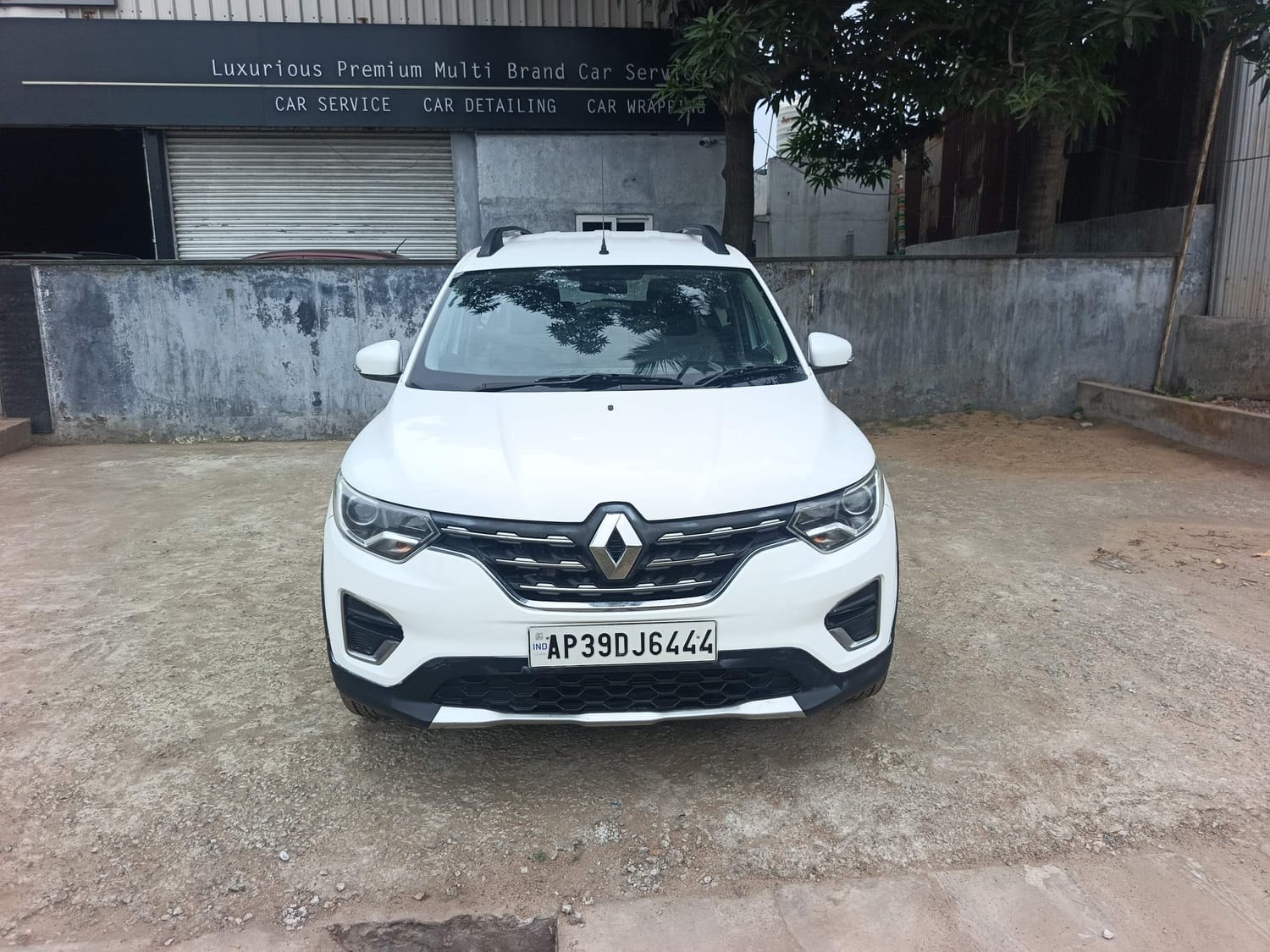 View 2019 Renault Triber RXZ Image 8 Used 2019 Renault Triber RXZ Image 8