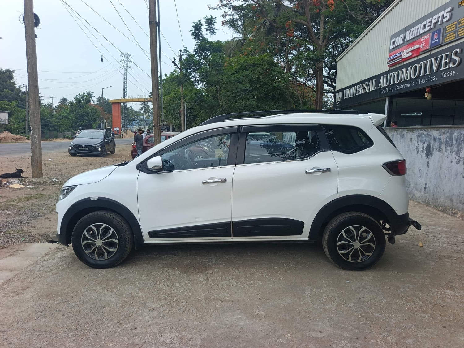 View 2019 Renault Triber RXZ Image 2 Used 2019 Renault Triber RXZ Image 2