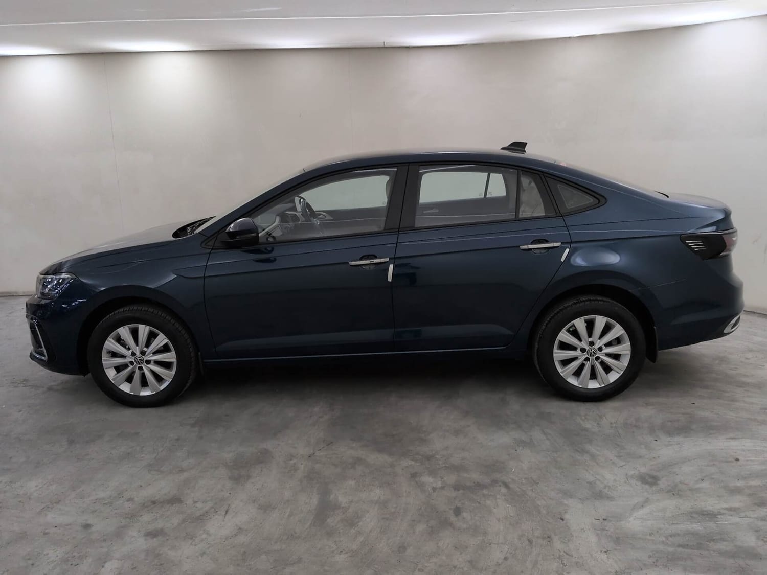 View 2023 Volkswagen Virtus Highline 1.0 TSI MT Image 2 Used 2023 Volkswagen Virtus Highline 1.0 TSI MT Image 2