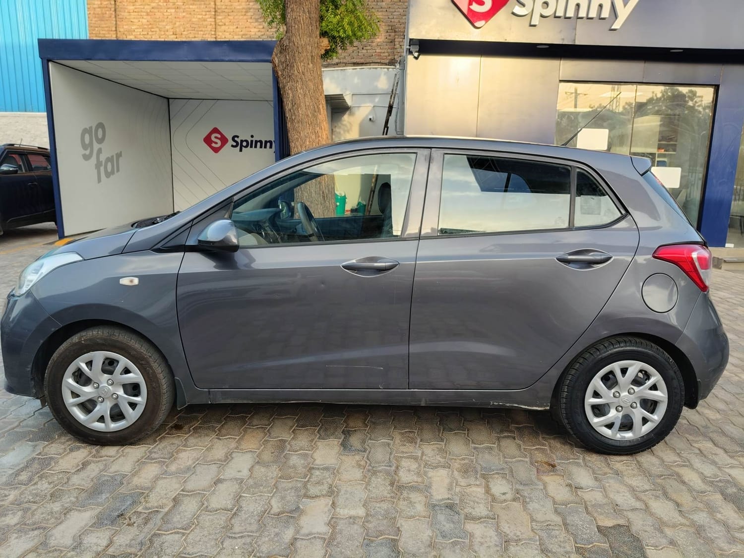 View 2018 Hyundai Grand i10 1.2 Magna CNG BS IV Image 2 Used 2018 Hyundai Grand i10 1.2 Magna CNG BS IV Image 2