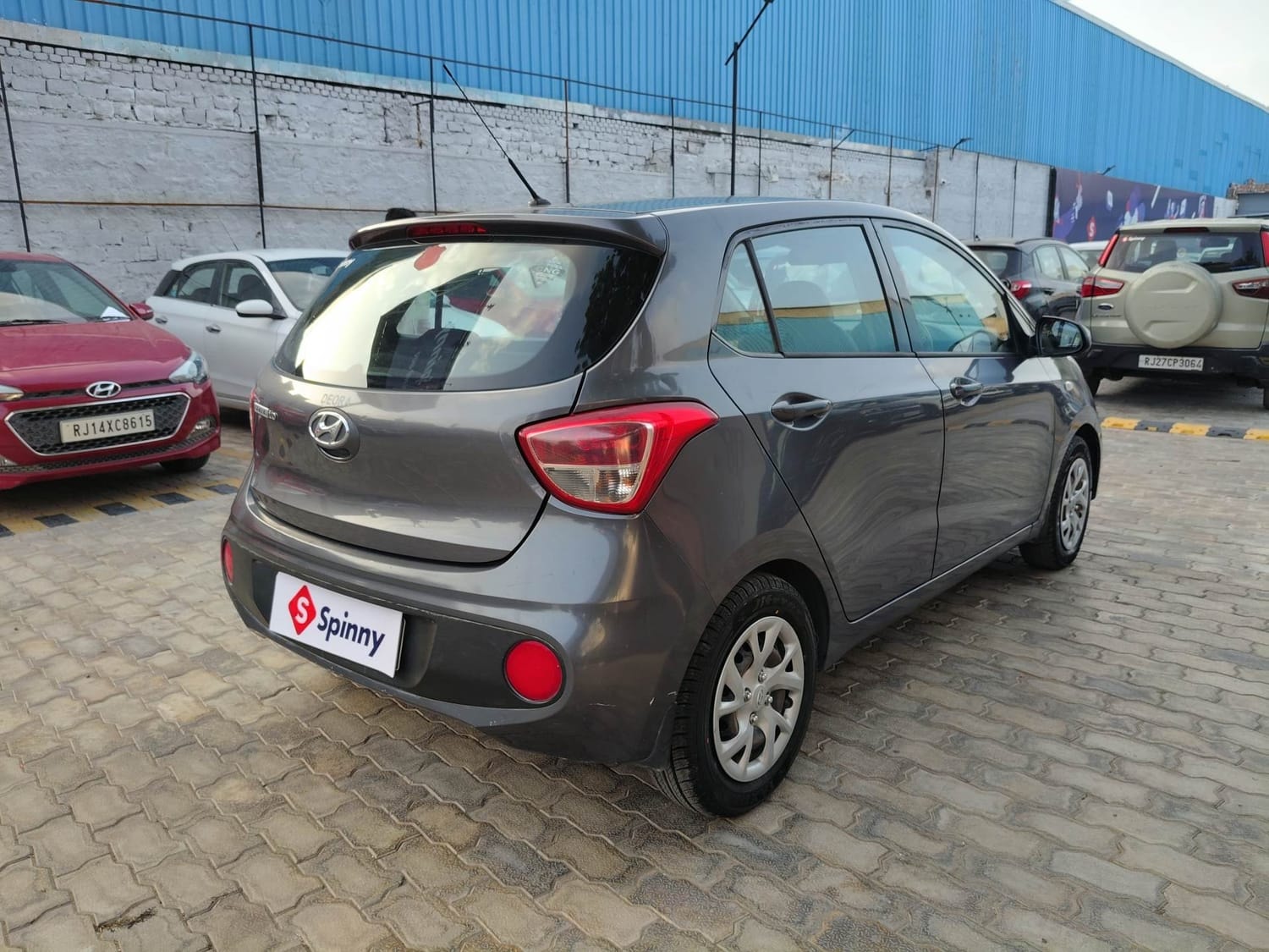View 2018 Hyundai Grand i10 1.2 Magna CNG BS IV Image 5 Used 2018 Hyundai Grand i10 1.2 Magna CNG BS IV Image 5