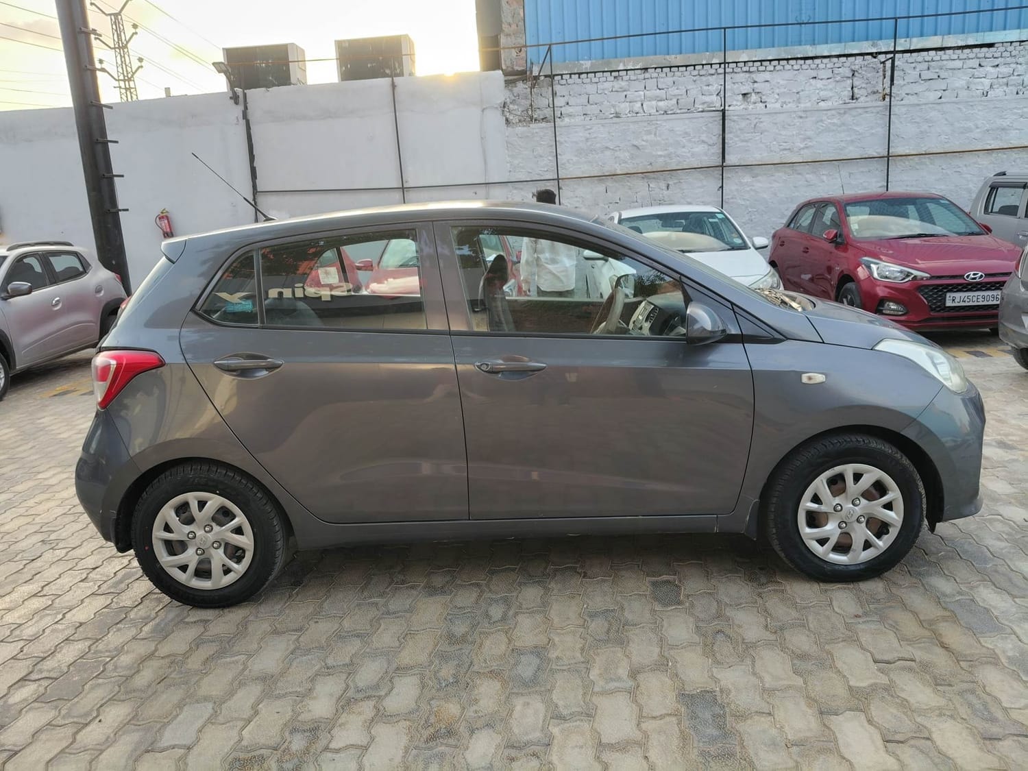 View 2018 Hyundai Grand i10 1.2 Magna CNG BS IV Image 6 Used 2018 Hyundai Grand i10 1.2 Magna CNG BS IV Image 6