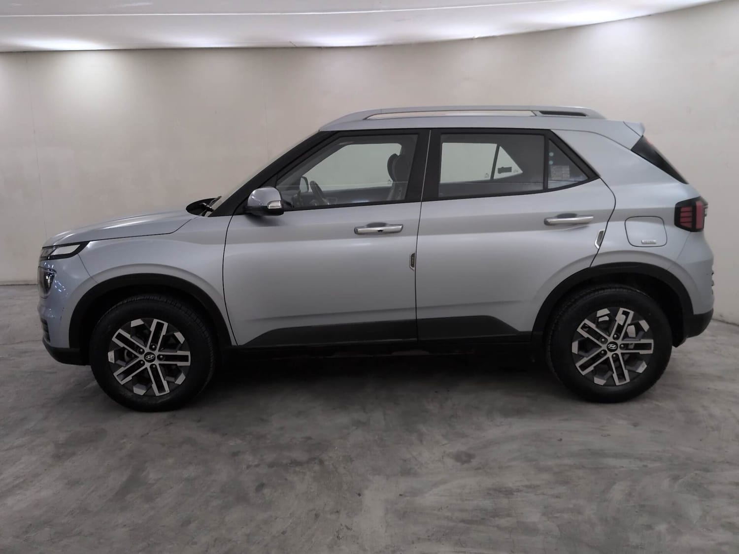 View 2022 Hyundai Venue SX (O) 1.0 Turbo Petrol DCT Image 2 Used 2022 Hyundai Venue SX (O) 1.0 Turbo Petrol DCT Image 2