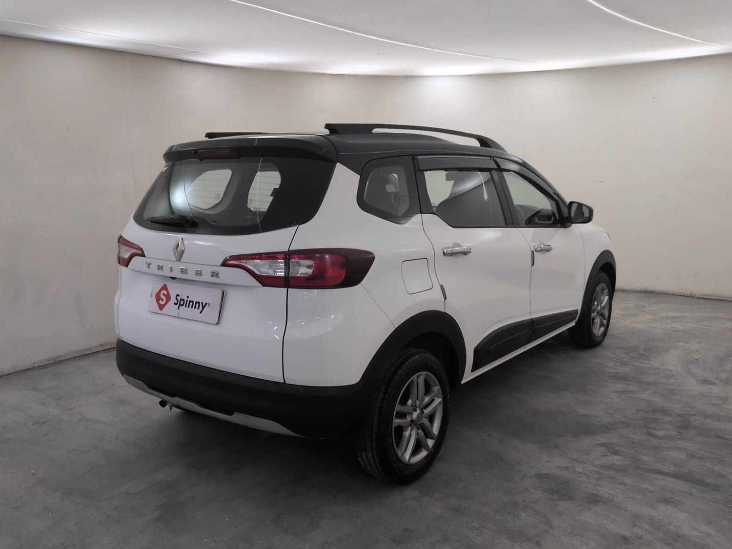 View 2021 Renault Triber RXZ Dual Tone Image 5 Used 2021 Renault Triber RXZ Dual Tone Image 5