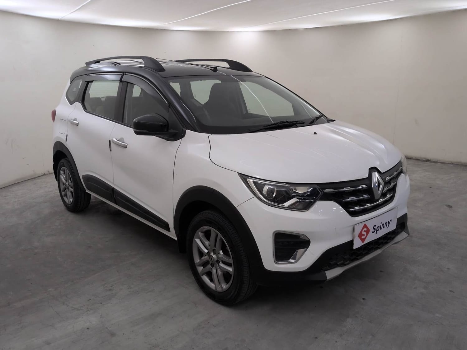 View 2021 Renault Triber RXZ Dual Tone Image 7 Used 2021 Renault Triber RXZ Dual Tone Image 7