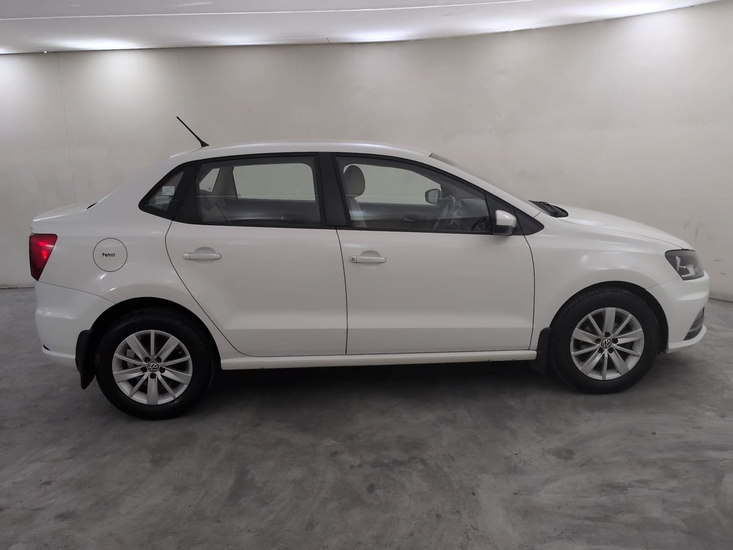 View 2016 Volkswagen Ameo 1.2L MPI Petrol Highline Image 6 Used 2016 Volkswagen Ameo 1.2L MPI Petrol Highline Image 6