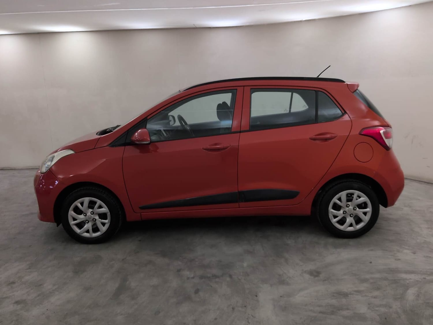 View 2018 Hyundai Grand i10 Sportz 1.2 Kappa Image 2 Used 2018 Hyundai Grand i10 Sportz 1.2 Kappa Image 2