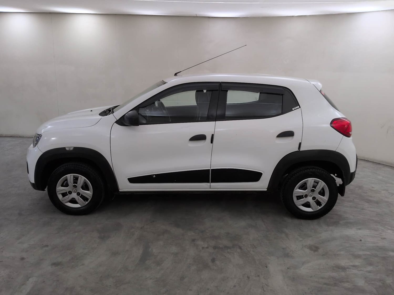 View 2017 Renault Kwid RXT 1.0 BS IV Image 2 Used 2017 Renault Kwid RXT 1.0 BS IV Image 2