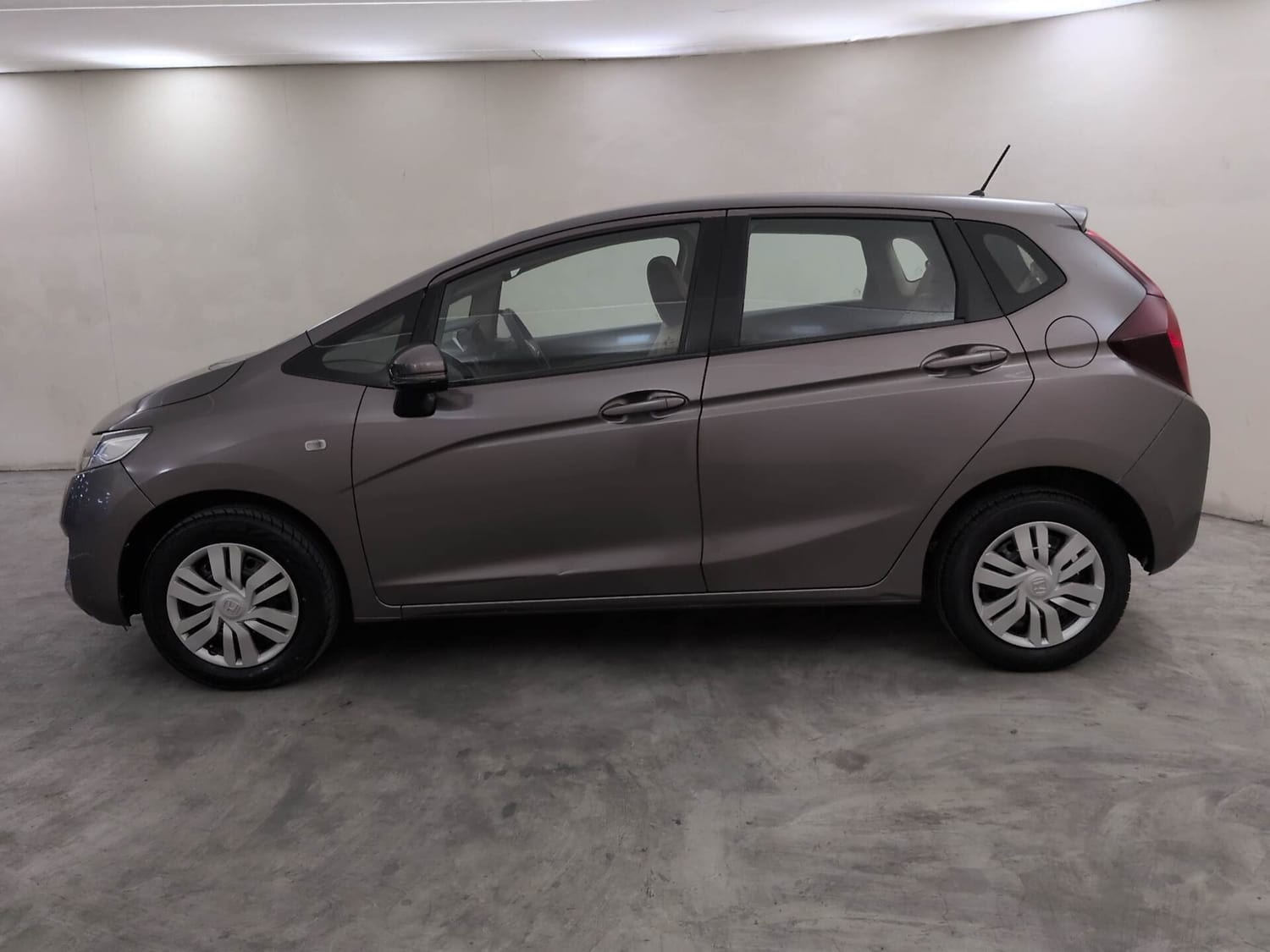 View 2016 Honda Jazz SV MT Petrol Image 2 Used 2016 Honda Jazz SV MT Petrol Image 2