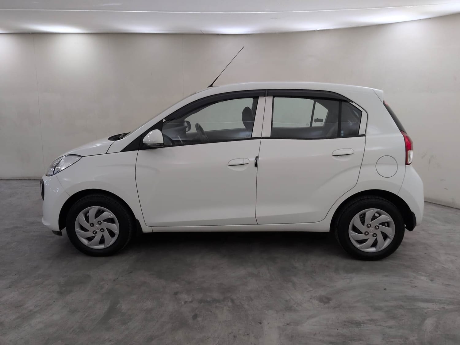 View 2022 Hyundai Santro DX Image 2 Used 2022 Hyundai Santro DX Image 2