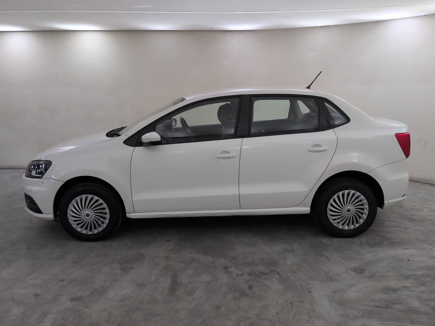 View 2019 Volkswagen Ameo 1.0 L MPI Petrol Trendline Image 2 Used 2019 Volkswagen Ameo 1.0 L MPI Petrol Trendline Image 2