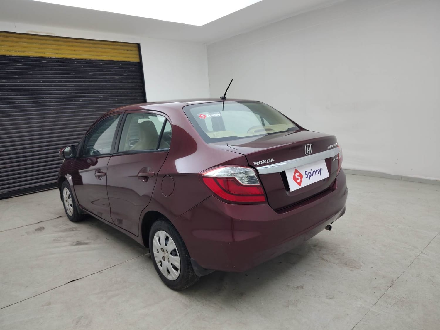 View 2016 Honda Amaze S MT Petrol Image 3 Used 2016 Honda Amaze S MT Petrol Image 3