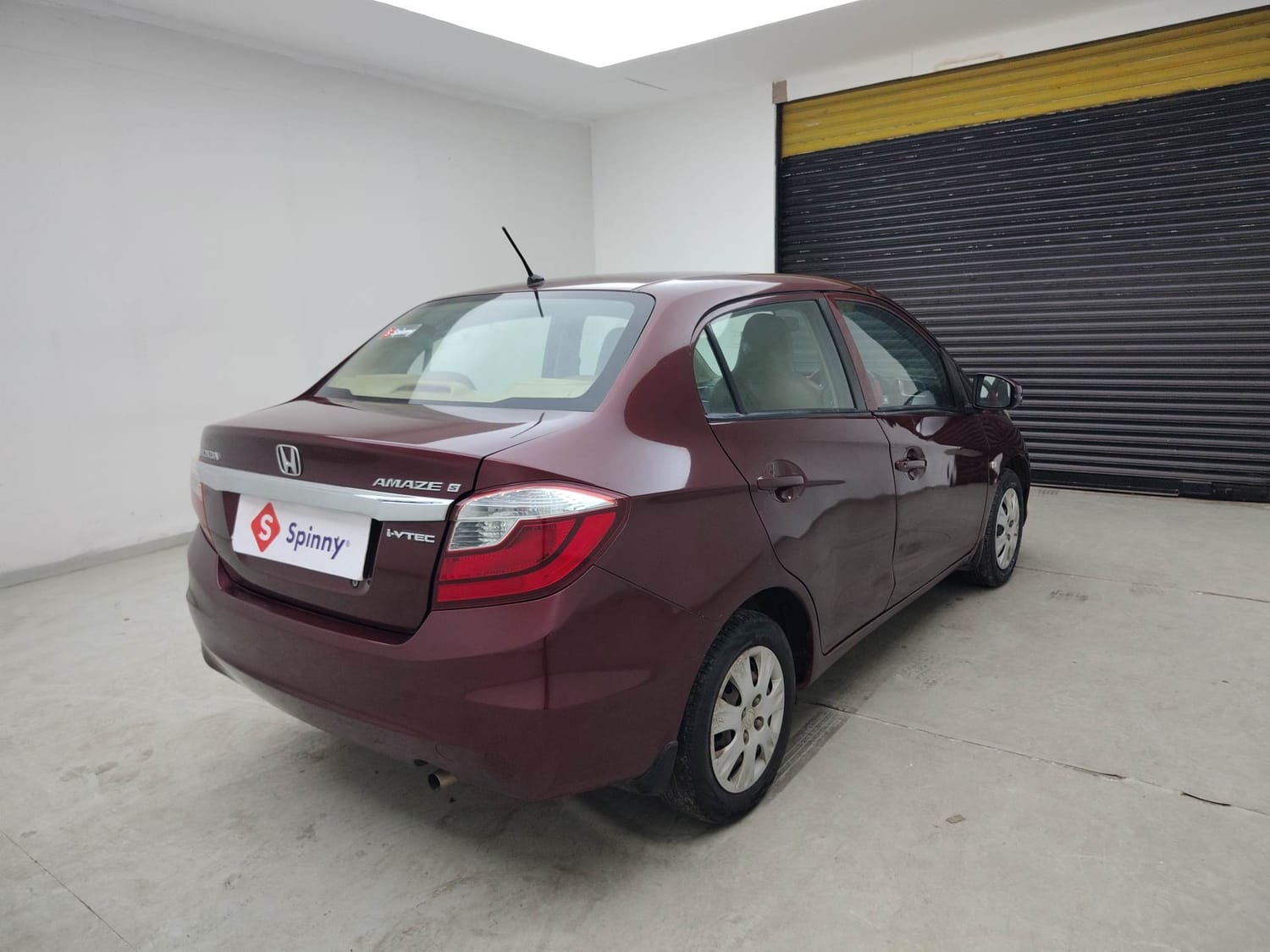 View 2016 Honda Amaze S MT Petrol Image 5 Used 2016 Honda Amaze S MT Petrol Image 5