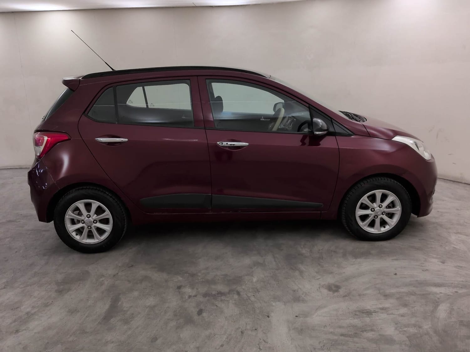 View 2015 Hyundai Grand i10 Asta AT 1.2 Kappa VTVT Image 6 Used 2015 Hyundai Grand i10 Asta AT 1.2 Kappa VTVT Image 6