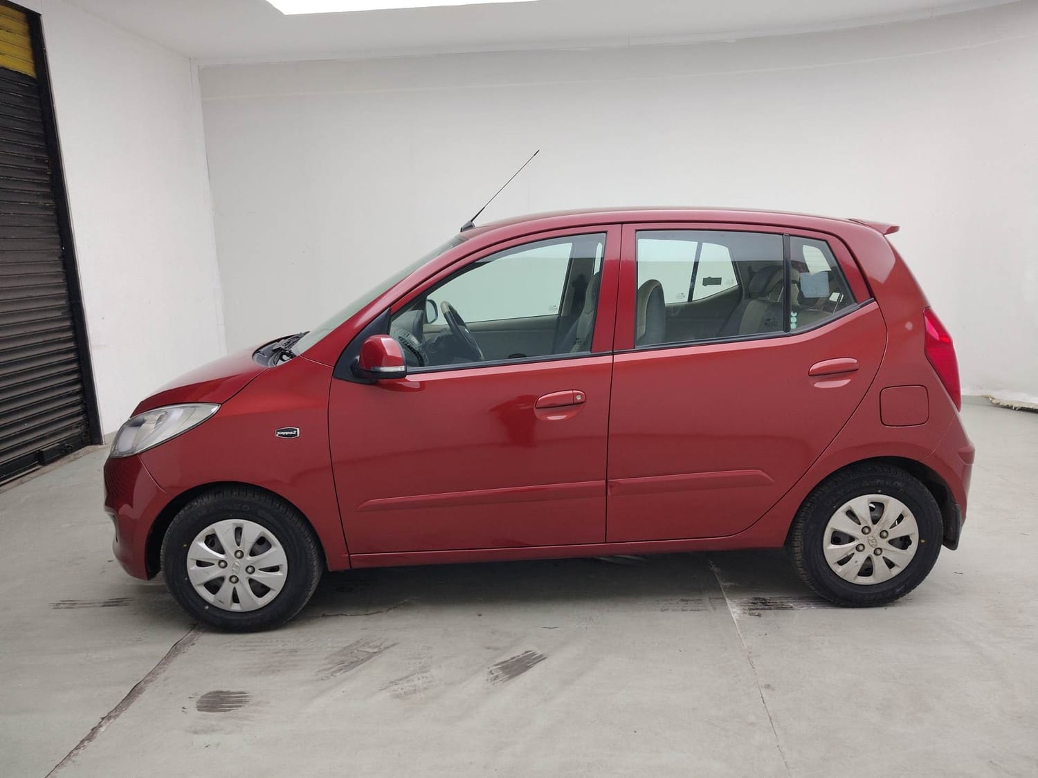 View 2013 Hyundai i10 1.2 Sportz MT Image 2 Used 2013 Hyundai i10 1.2 Sportz MT Image 2