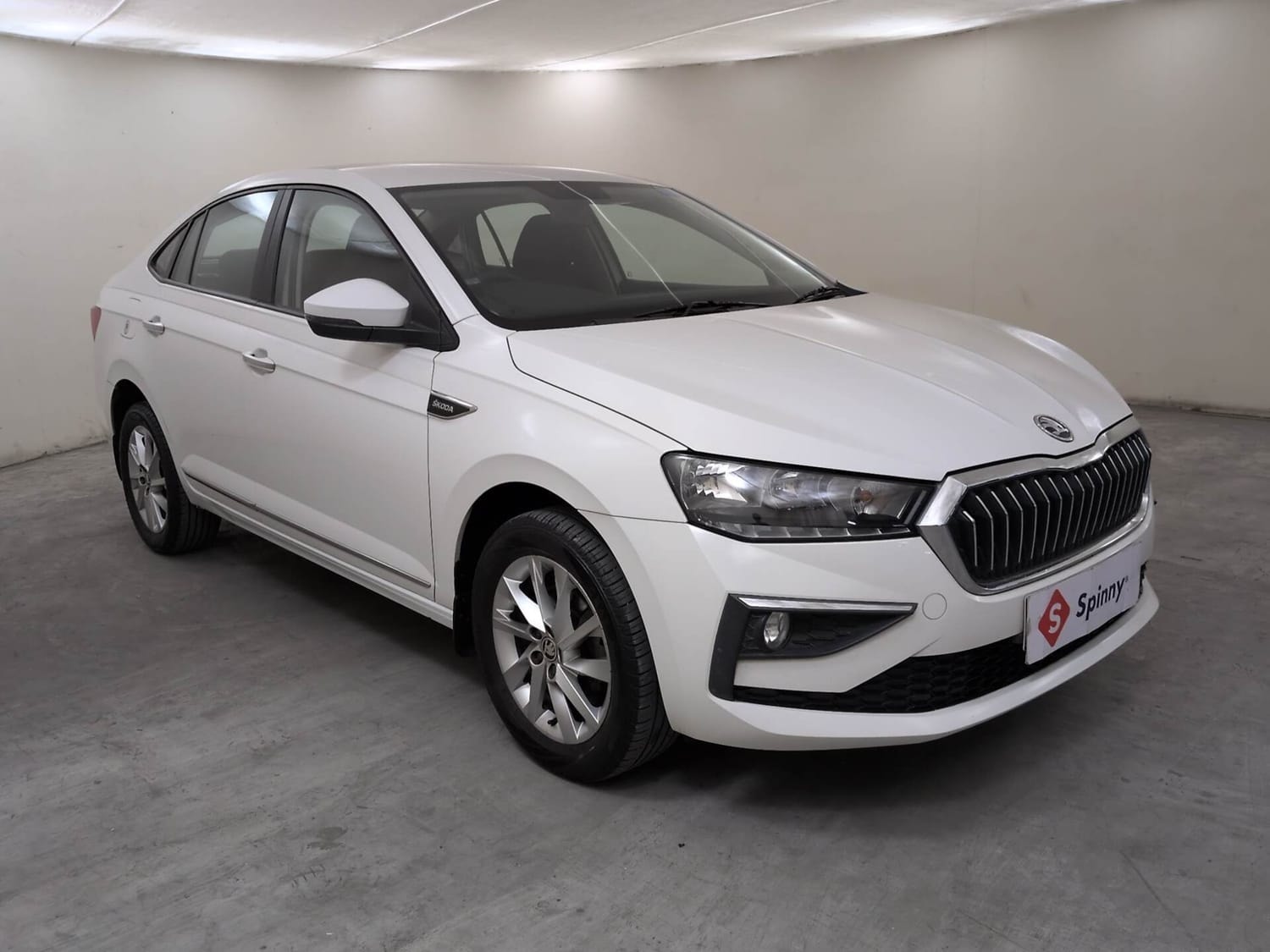 View 2023 Skoda Slavia Ambition 1.0 TSI MT Image 7 Used 2023 Skoda Slavia Ambition 1.0 TSI MT Image 7