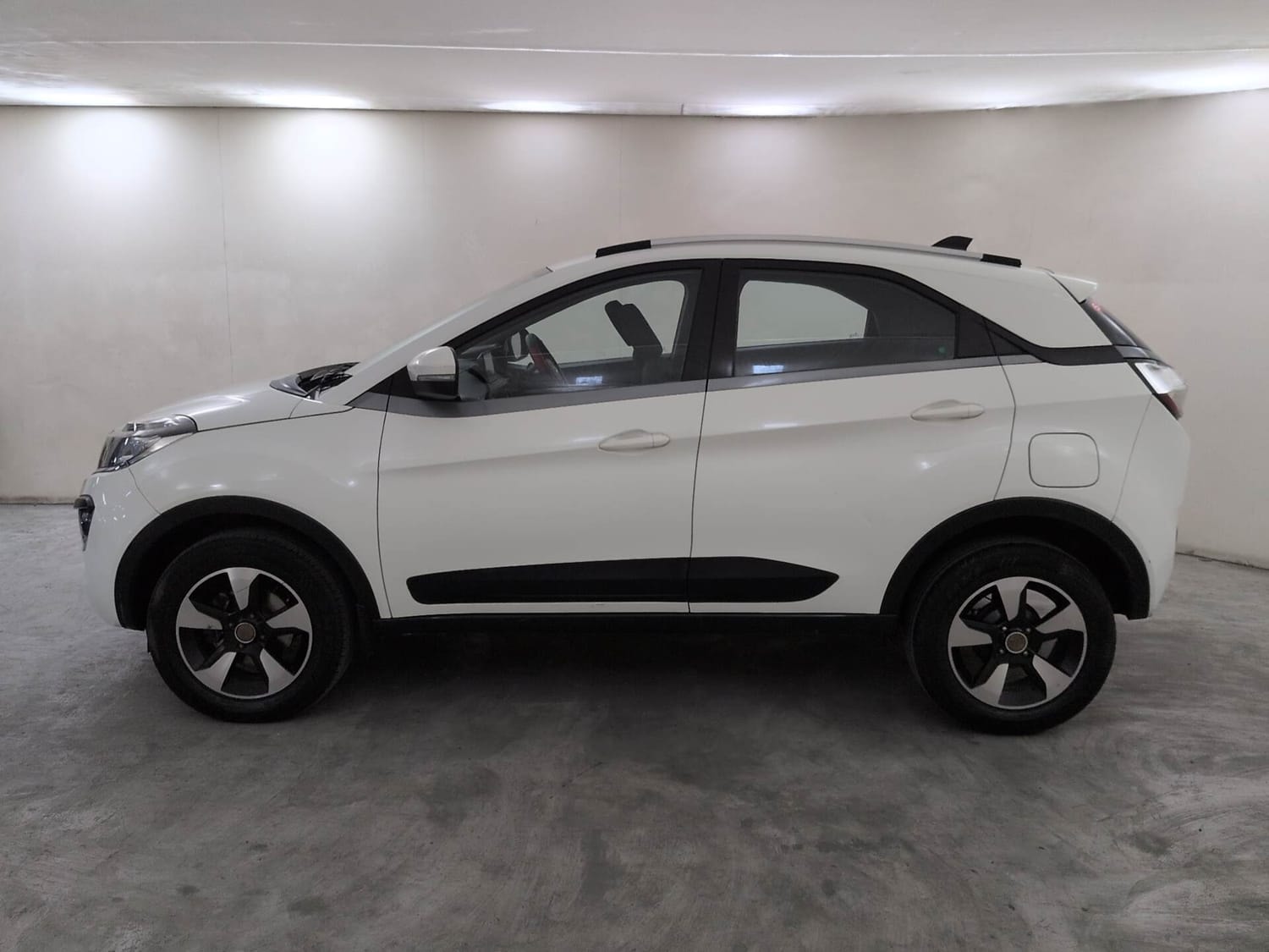 View 2018 Tata Nexon XZA Plus Diesel Image 2 Used 2018 Tata Nexon XZA Plus Diesel Image 2