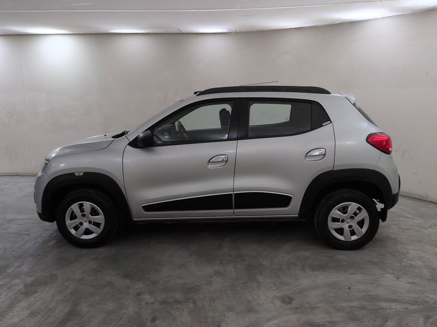 View 2017 Renault Kwid RXT 1.0 BS IV Image 2 Used 2017 Renault Kwid RXT 1.0 BS IV Image 2