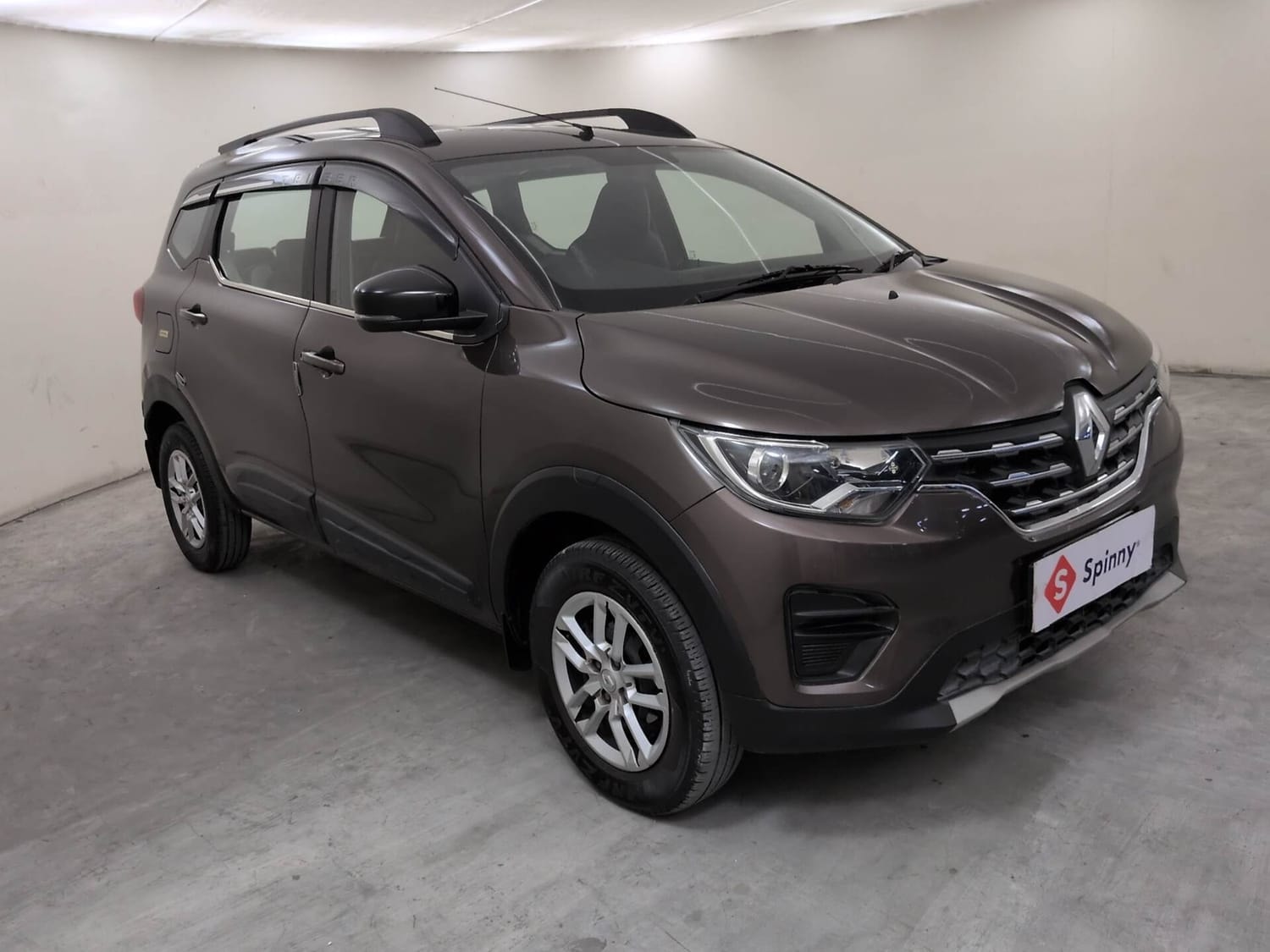 View 2022 Renault Triber RXT Image 7 Used 2022 Renault Triber RXT Image 7