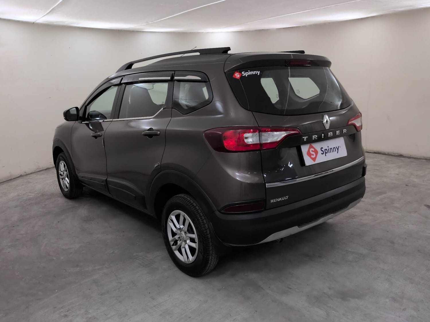 View 2022 Renault Triber RXT Image 3 Used 2022 Renault Triber RXT Image 3