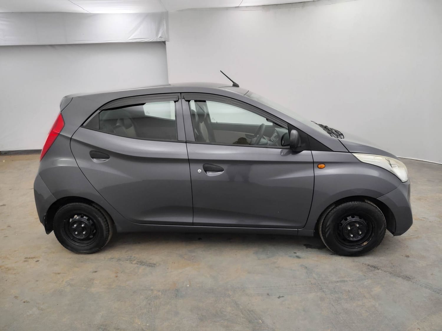 View 2017 Hyundai EON Era Plus Image 6 Used 2017 Hyundai EON Era Plus Image 6