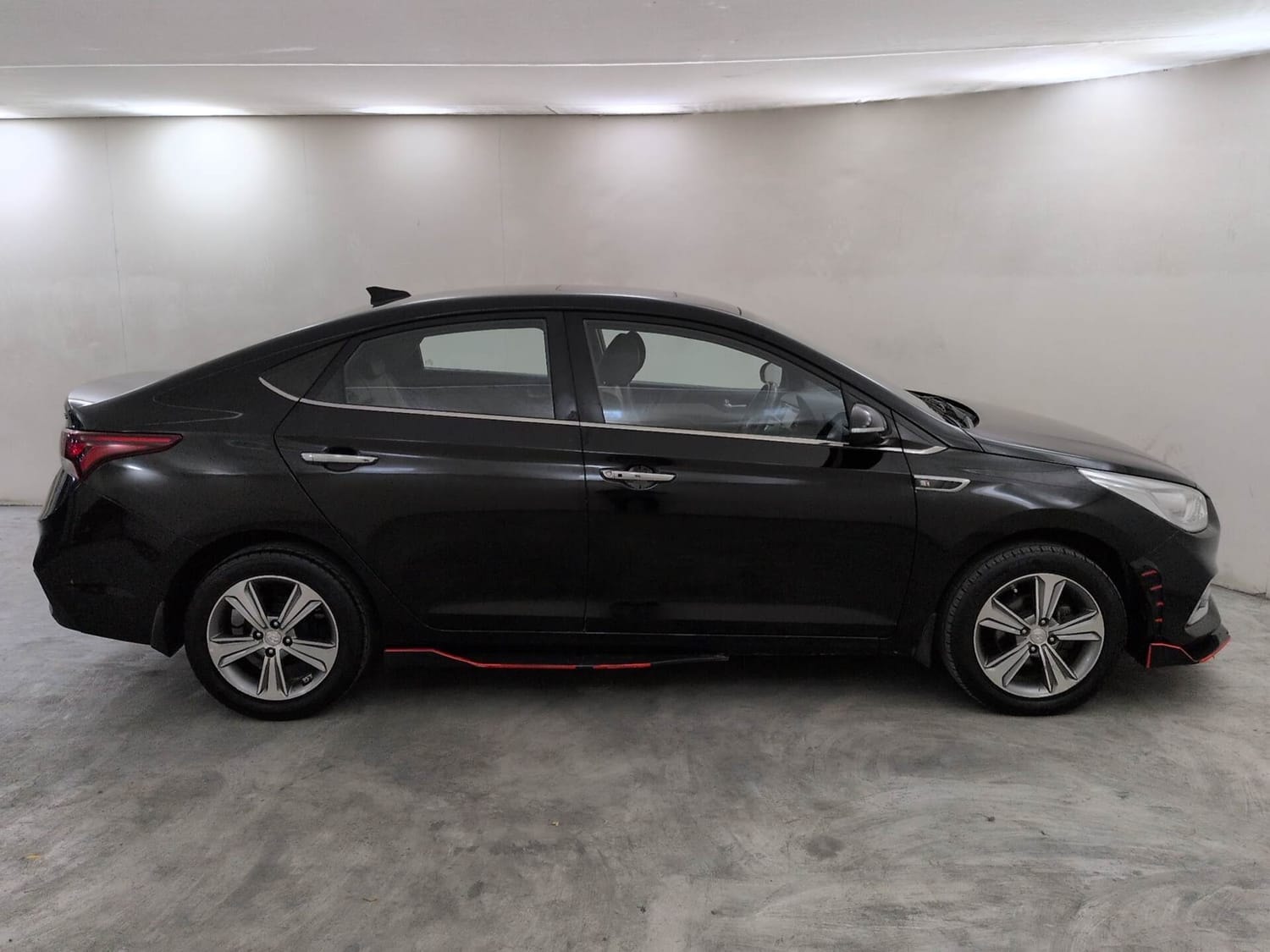 View 2018 Hyundai Verna 1.6 VTVT SX (O) AT Image 6 Used 2018 Hyundai Verna 1.6 VTVT SX (O) AT Image 6