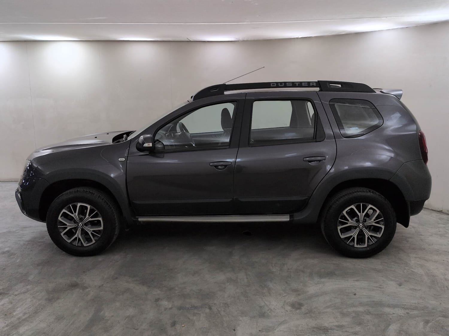 View 2021 Renault Duster Petrol RXZ Image 2 Used 2021 Renault Duster Petrol RXZ Image 2