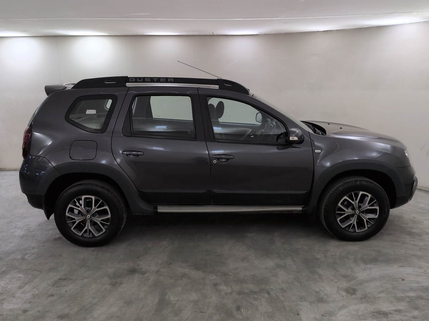 View 2021 Renault Duster Petrol RXZ Image 6 Used 2021 Renault Duster Petrol RXZ Image 6