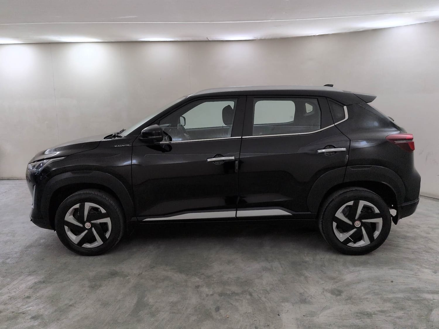 View 2023 Nissan Magnite XV Premium Image 2 Used 2023 Nissan Magnite XV Premium Image 2