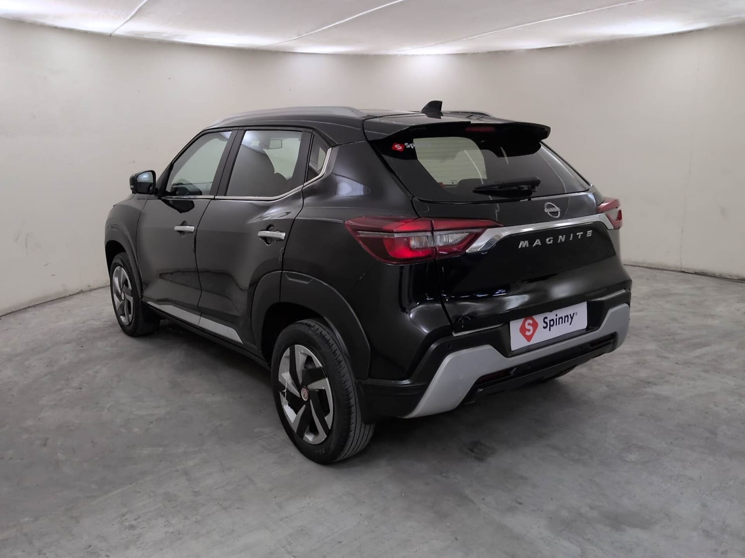 View 2023 Nissan Magnite XV Premium Image 3 Used 2023 Nissan Magnite XV Premium Image 3