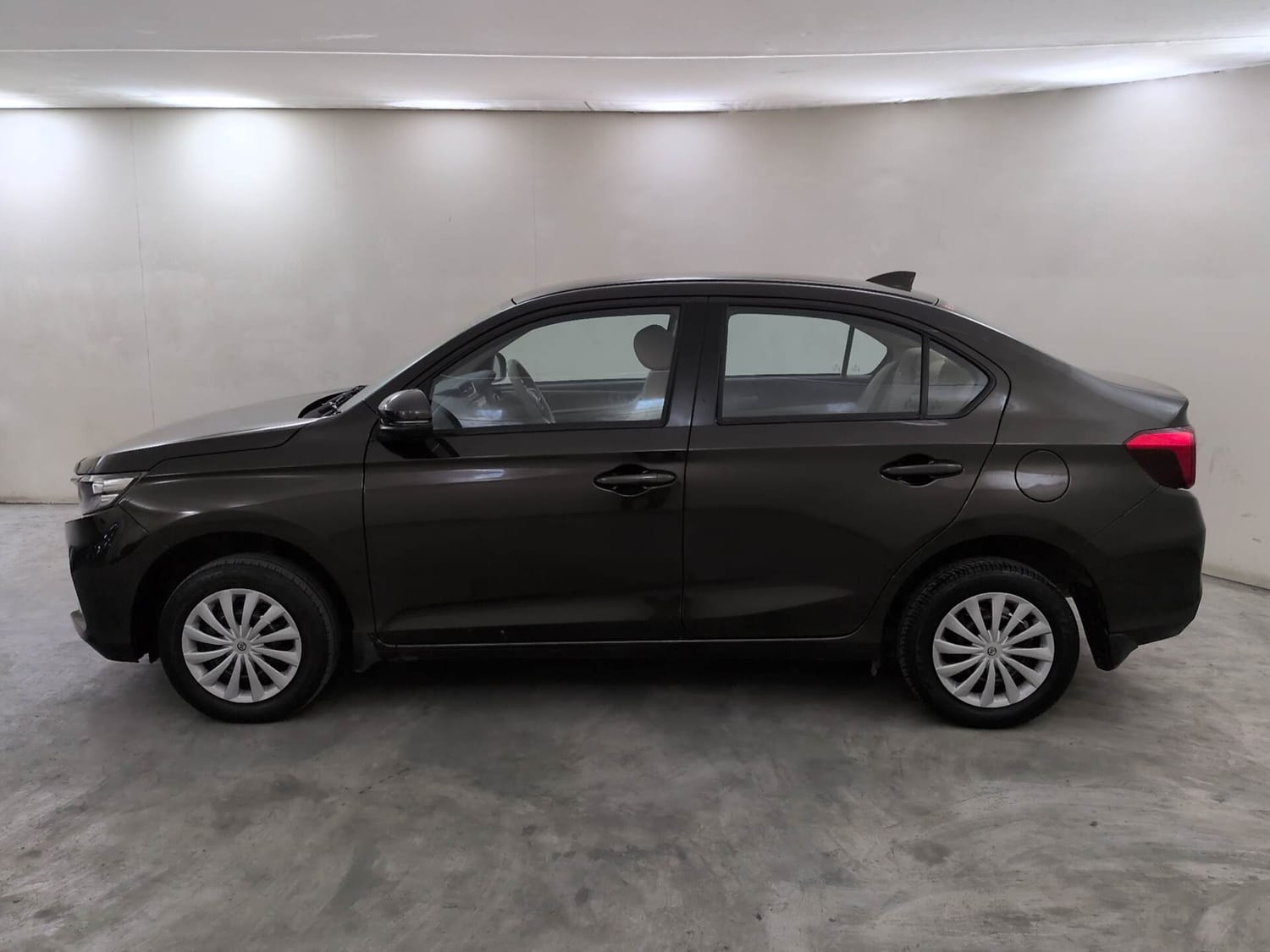 View 2022 Honda Amaze S MT Petrol Image 2 Used 2022 Honda Amaze S MT Petrol Image 2
