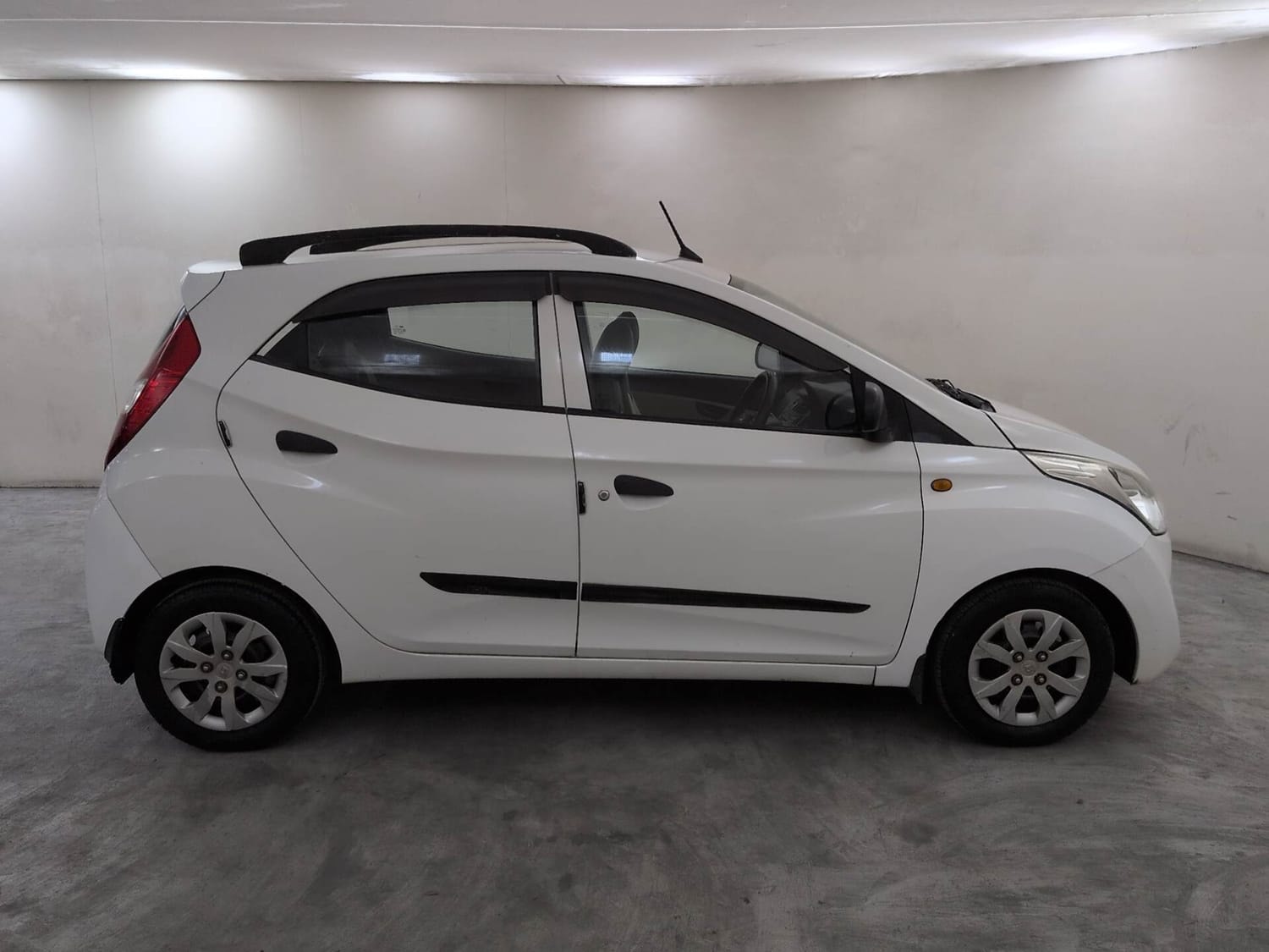 View 2016 Hyundai EON Magna Plus (O) Image 6 Used 2016 Hyundai EON Magna Plus (O) Image 6