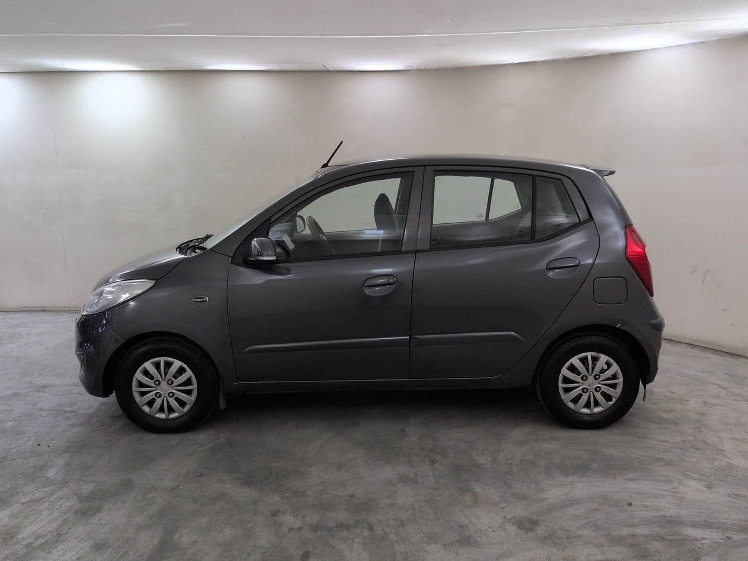 View 2013 Hyundai Grand i10 1.2 Sportz AT Petrol Image 2 Used 2013 Hyundai Grand i10 1.2 Sportz AT Petrol Image 2