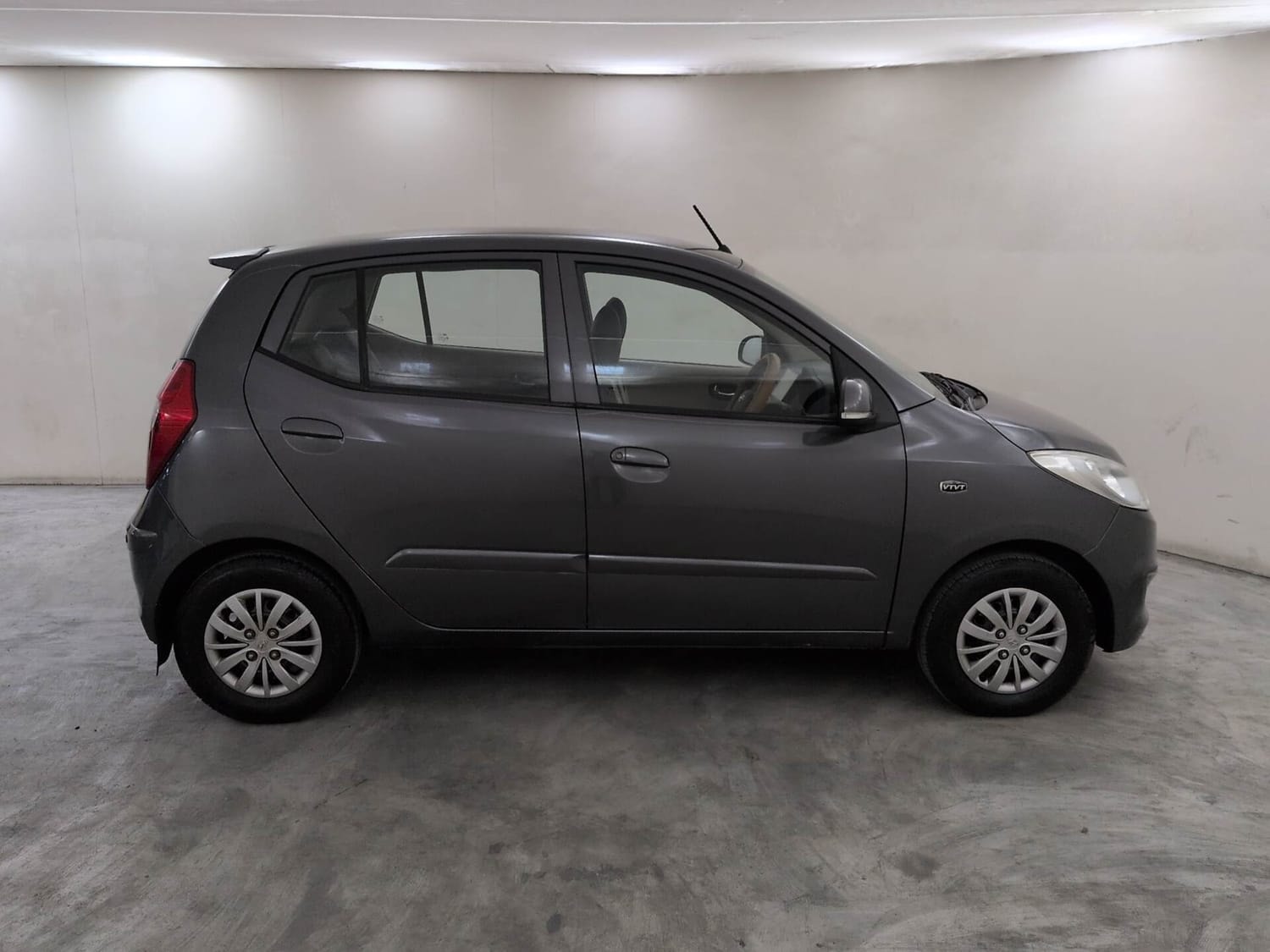 View 2013 Hyundai Grand i10 1.2 Sportz AT Petrol Image 6 Used 2013 Hyundai Grand i10 1.2 Sportz AT Petrol Image 6