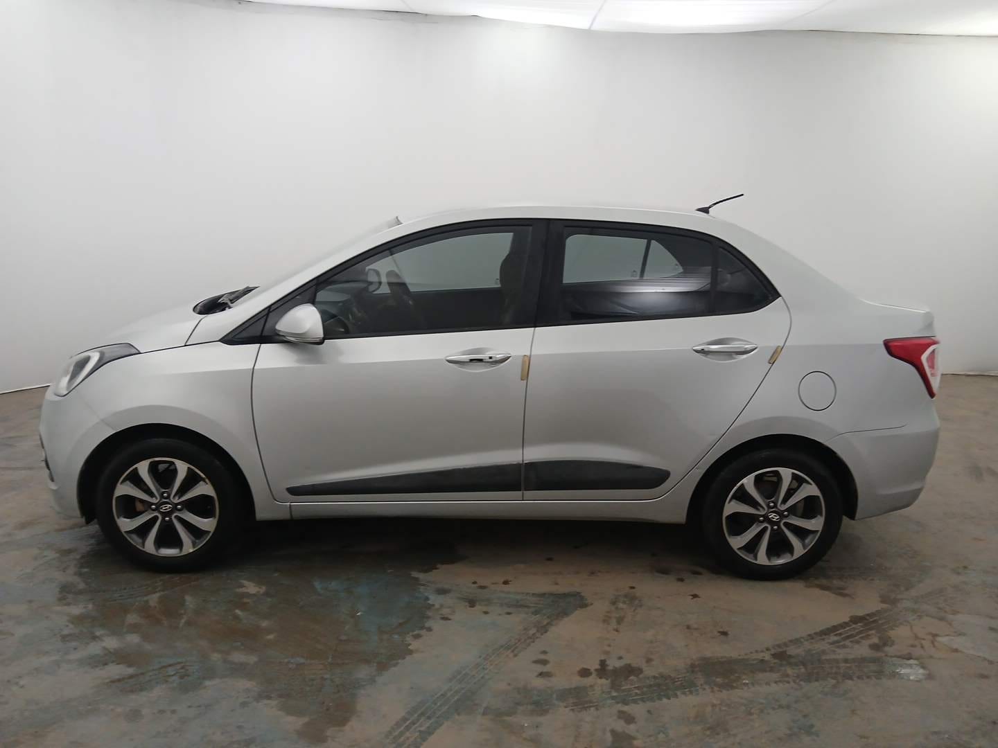 View 2014 Hyundai Xcent SX Petrol (O) Image 2 Used 2014 Hyundai Xcent SX Petrol (O) Image 2