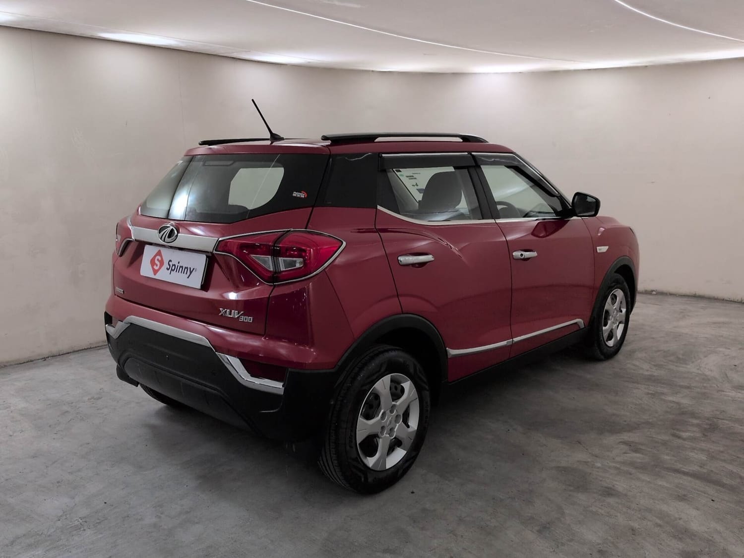 View 2022 Mahindra XUV300 W6 AMT Petrol Image 5 Used 2022 Mahindra XUV300 W6 AMT Petrol Image 5